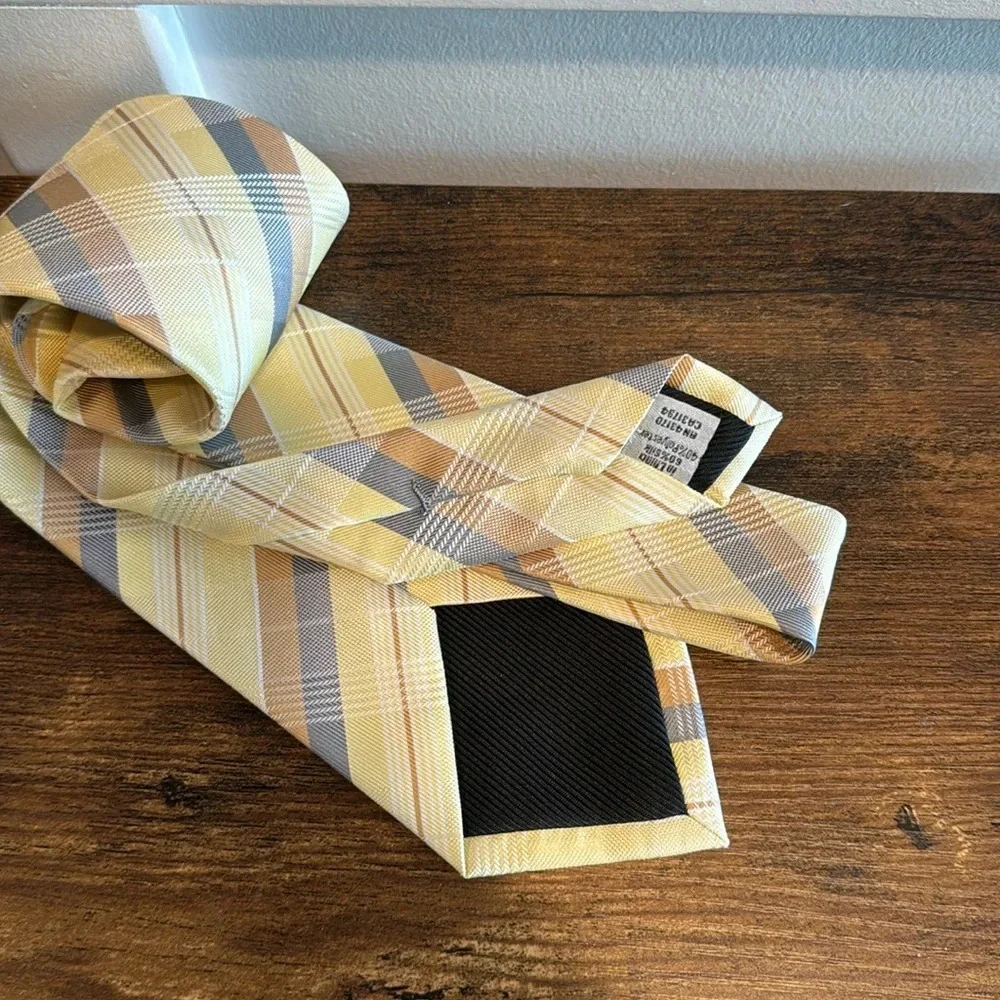 Geoffrey Beene tie Yellow
